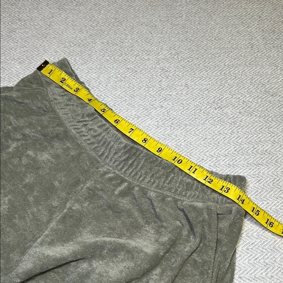 H&M Divided Sage Green Terry Shorts with Relaxed Fit. Size Small - Picture 4 of 8